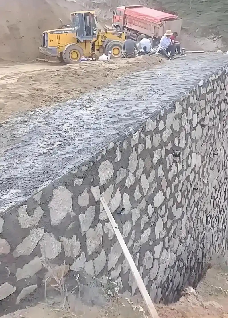 河南边坡加固